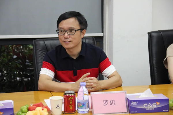 深圳市第二职业技术学校办公室主任罗忠
